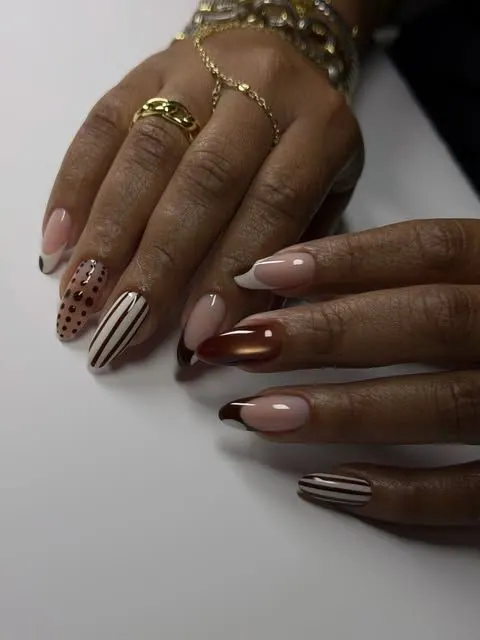 Almond set with fine stripes, polka dots and copper cat eye on a nude base